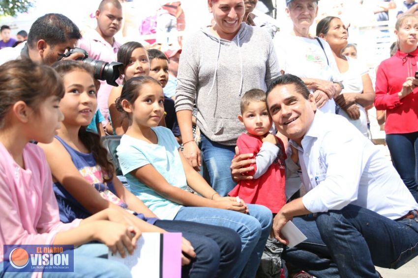 Tumbiscatío tendrá estabilidad y más seguridad: Silvano Aureoles