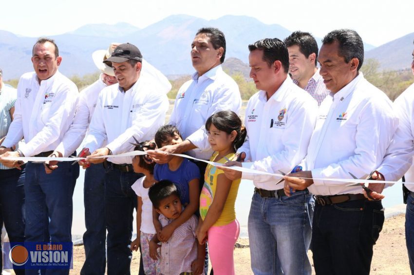 Entrega Gobernador obras prioritarias a Churumuco