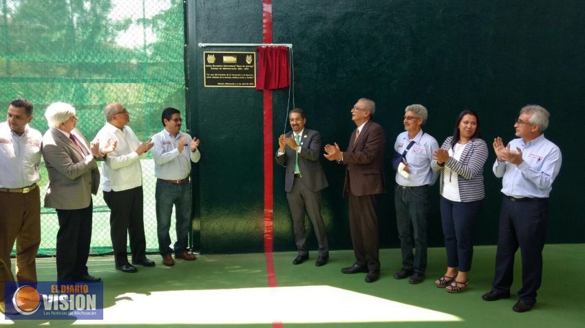 Inaugura rector Medardo Serna techumbre en cancha de Frontenis del CRUNVAQ-SPUM