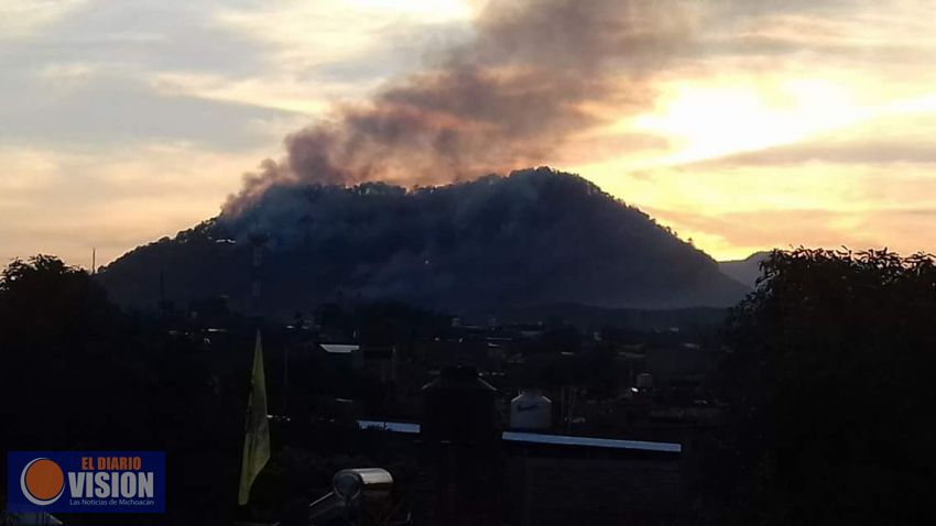 Incendio en la área montañosa del Parque Nacional de Uruapan