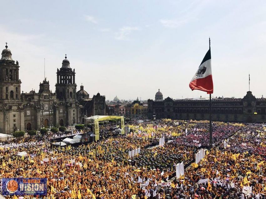 Barrales muestra músculo en el Zócalo capitalino