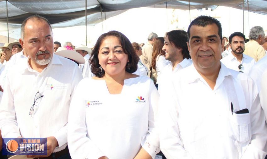 Refrenda Silvia Estrada por transformar el campo michoacano
