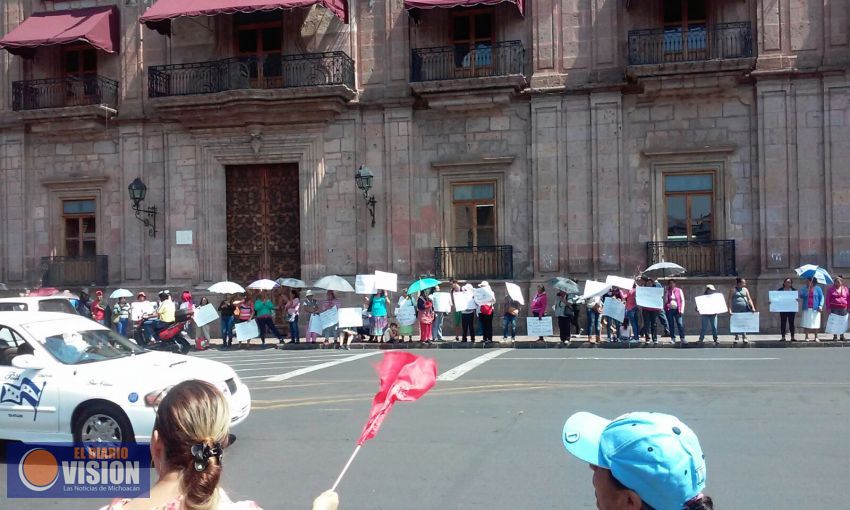 Con valla Humana Antorcha Protesta en Centro Histórico