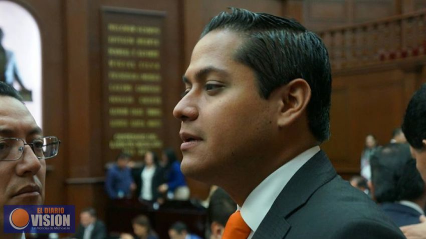 Propone Daniel Moncada eliminar PET en burocracia estatal