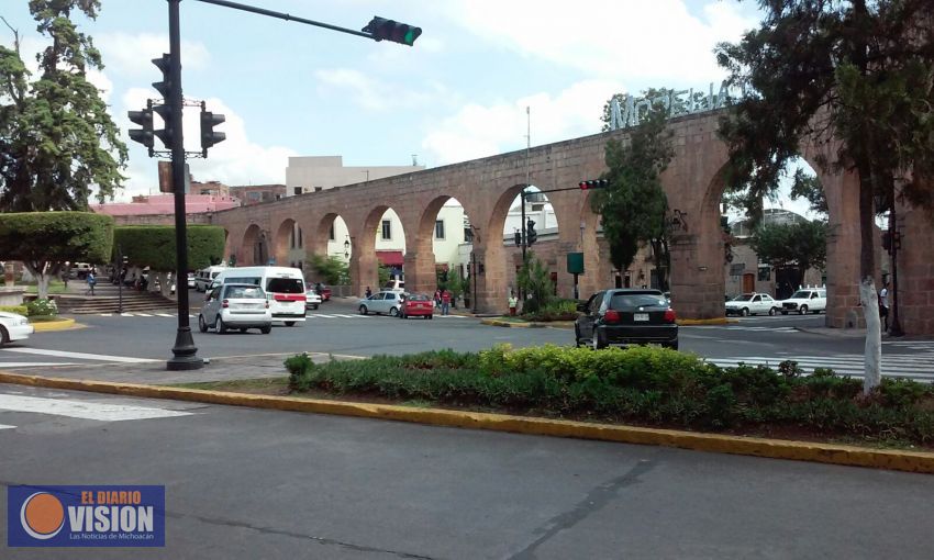 Germán Ireta revisa reglamento a favor de medio ambiente.
