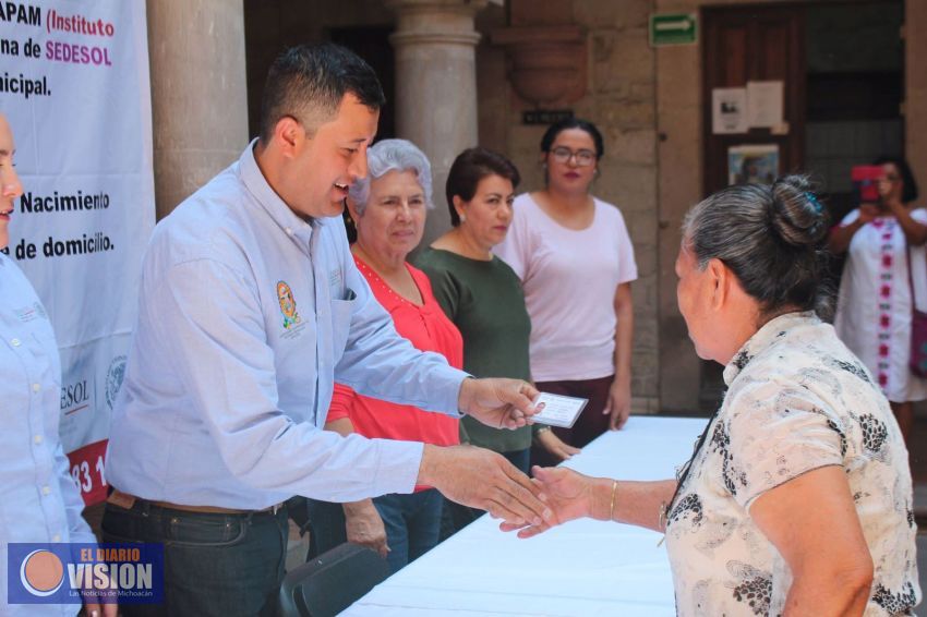 Entregan credenciales del INAPAM en Tarímbaro 