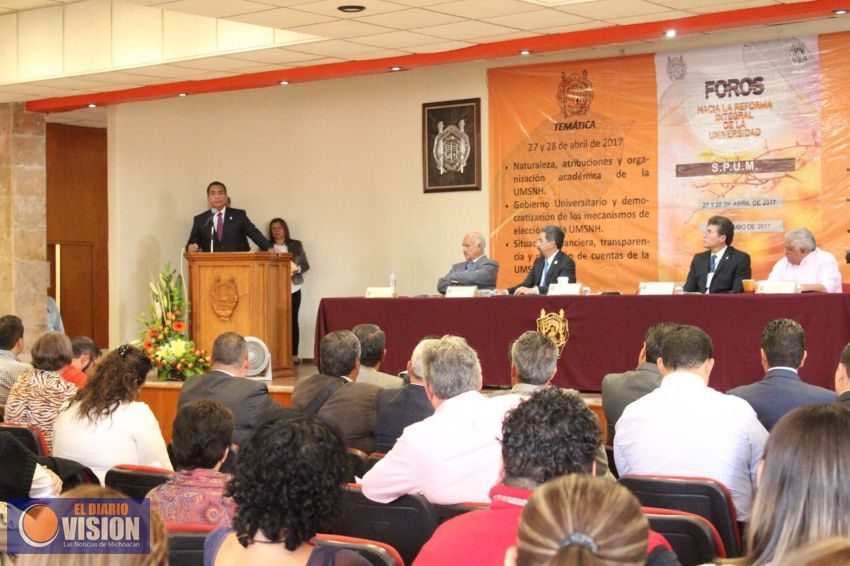Importante, tener espacios para intercambio de opiniones en la UMSNH: Adrián López 