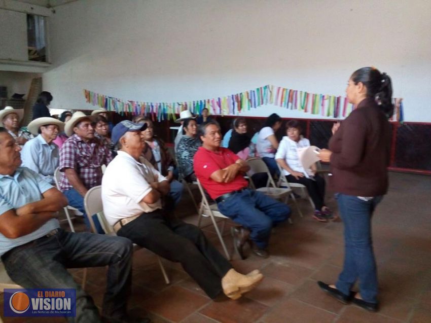 Socializan con ciudadanos programa migrante 