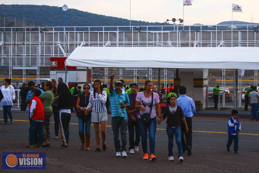 Gran apertura y ambiente de la Expo Fiesta Michoacán 2017 