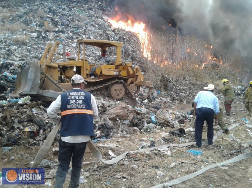 Coordina Adrián López acciones para combatir incendio en Los Reyes