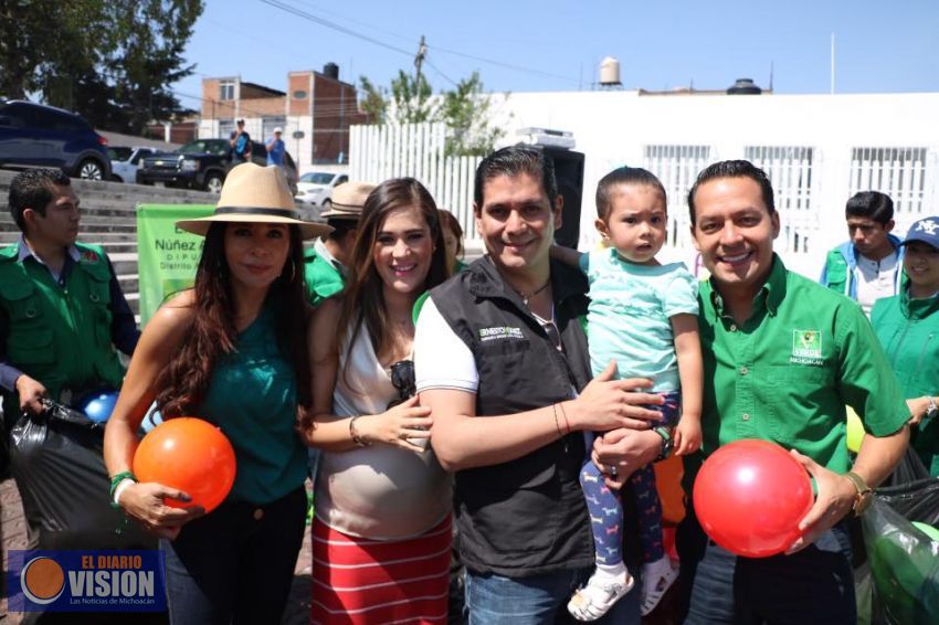 Alegra Ernesto Núñez a niños morelianos por el Día del Niño   