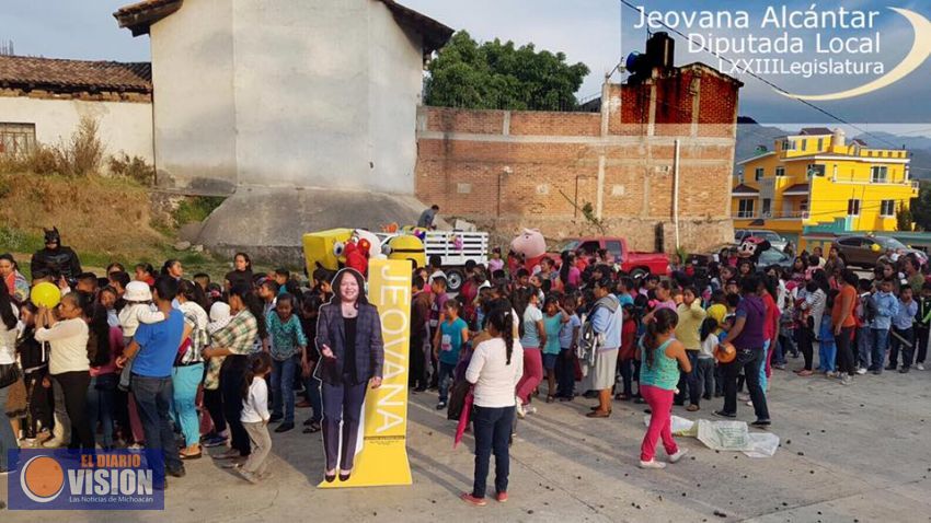 Celebra Jeovana Alcántar a niños del Distrito de Hidalgo
