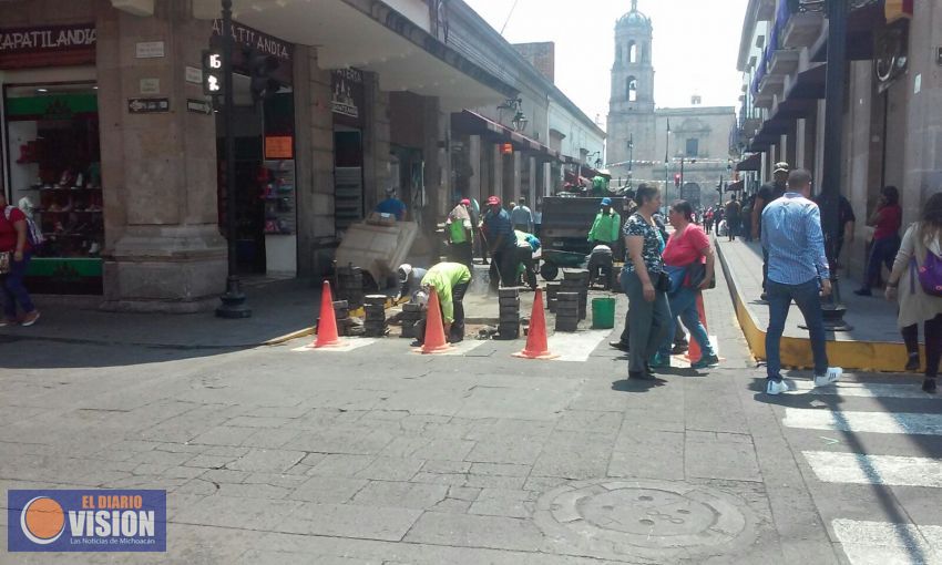 Por remodelación, cierran calle Valladolid en Morelia.