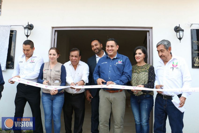 Víctor Manríquez entregó las nuevas instalaciones del SUTEM