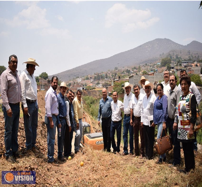 Cienega de Zacapu se beneficia con la limpieza de canales y drenes 