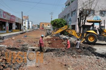 Calle Bucareli al 45% en obra de repavimentación