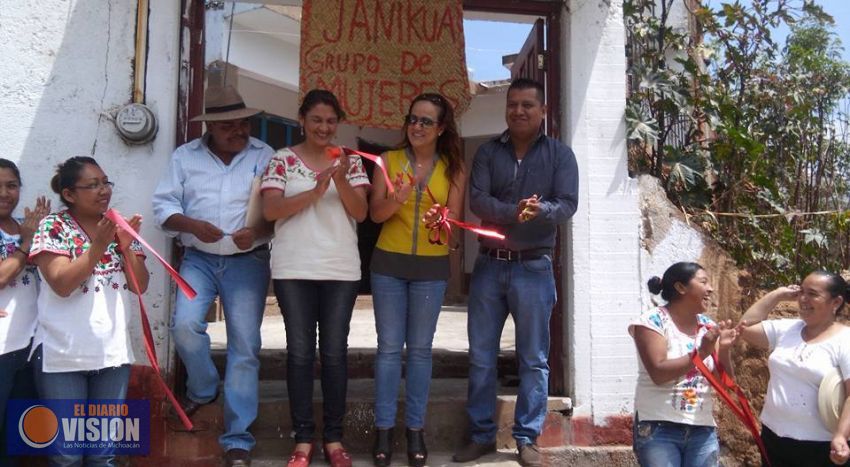 Inauguran en Erongarícuaro Planta de Proceso para generación de valor agregado en la carpa 