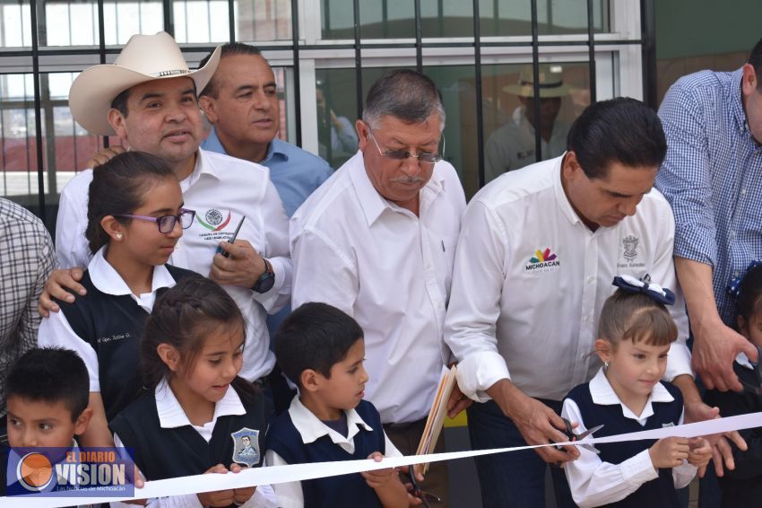 Silvano Aureoles y diputado Norberto Martínez inauguran diversas obras en el Oriente