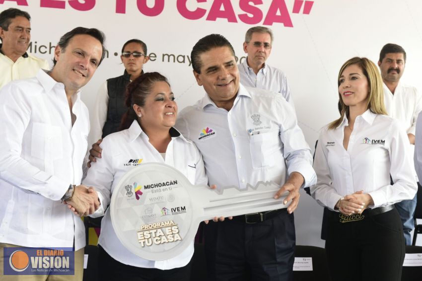 Logra Silvano Aureoles recursos adicionales para vivienda 
