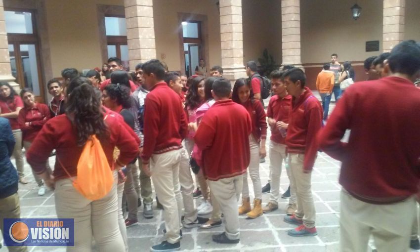 Padres de familia y alumnos del COBAEM exigen educación de calidad.