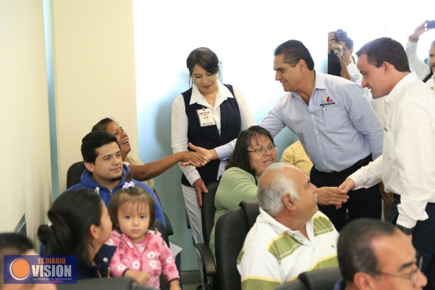 Inauguran Gobernador y director general del IMSS Unidad de Medicina Familiar No. 84 en Tacícuaro