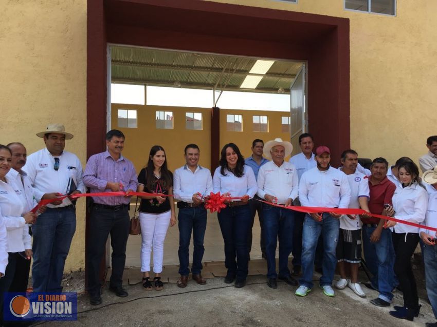 Asignación de recursos sin distingos partidistas: Fidel; entrega obra en Zinapécuaro