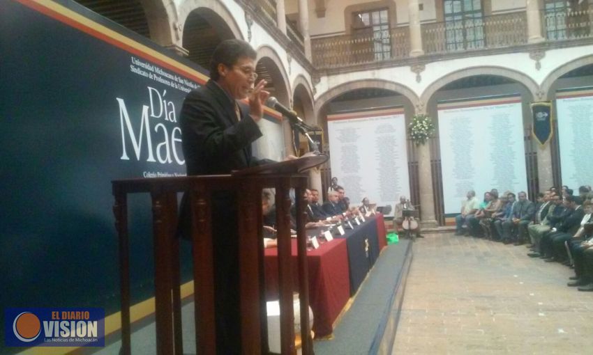 Solo aquel que sirve para los demas, es considerado maestro: Gaudencio Anaya Sanchez.