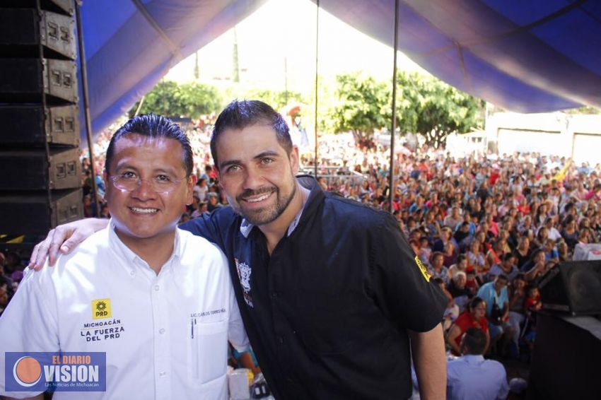 Manuel López Meléndez pone en marcha gimnasio y celebra a las madres en Panindícuaro