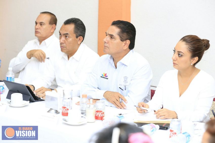 Pide Gobernador frente común a periodistas
