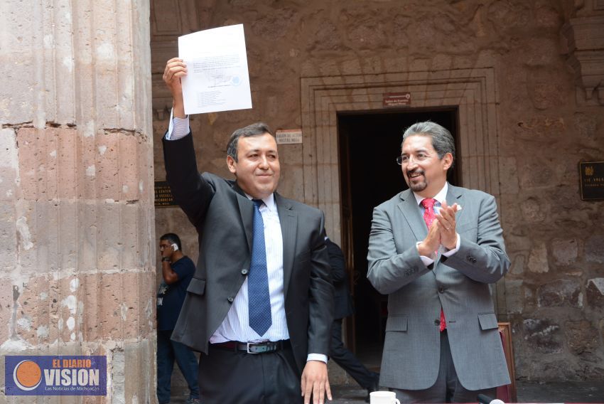 Convoca rector a mantener e incrementar la calidad de programas académicos en Letras y Derecho