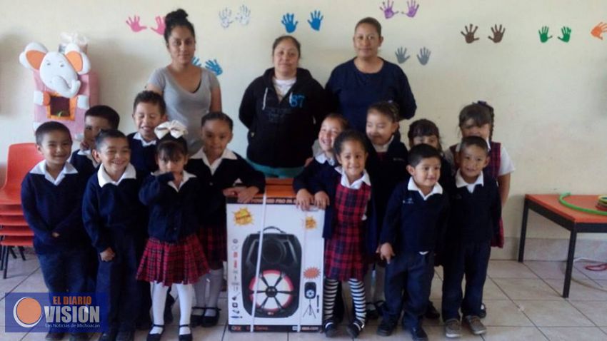 Sistema DIF apoya a distintas instituciones educativas 