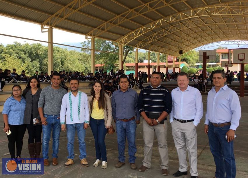 Entrega Fidel techumbre y gradas en escuela de Tingambato