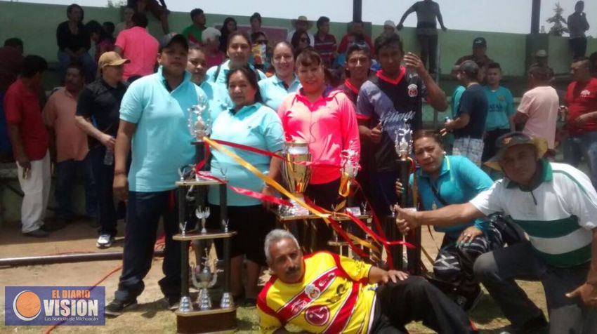 Ayuntamiento de Tarímbaro apoya con 70 trofeos a la liga municipal
