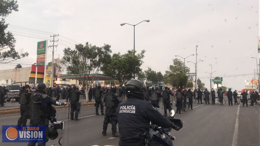 Avanza manifestación de la CNTE rumbo al Centro 