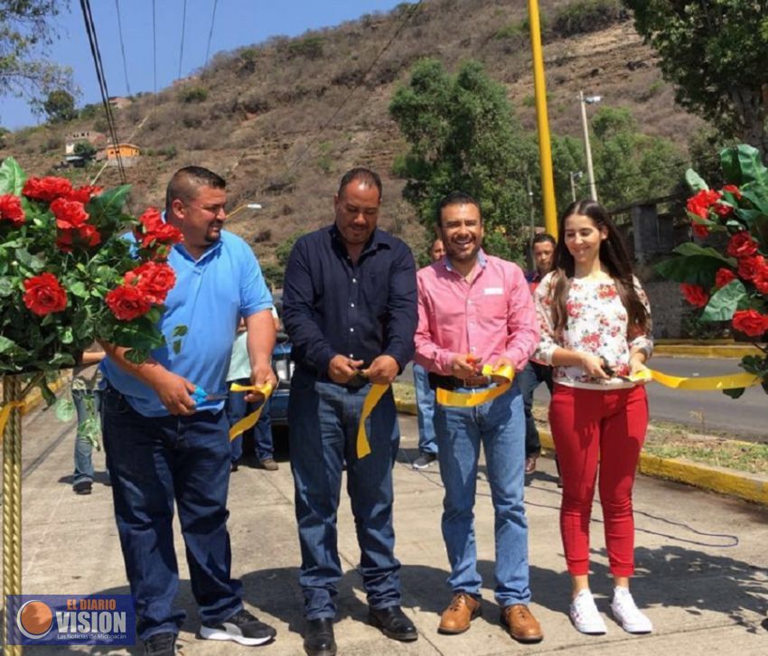 Fidel apoya a Jiménez con alumbrado y obra hidráulica