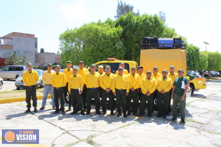 Movilizan a 20 combatientes michoacanos para apoyo en incendios forestales en Nayarit