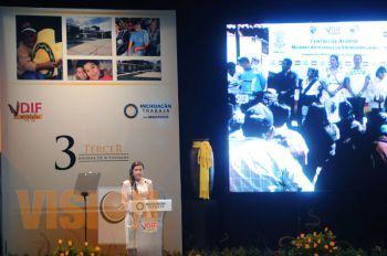 Magdalena Ojeda Arana, rinde su tercer informe de labores al frente del DIF Michoacán