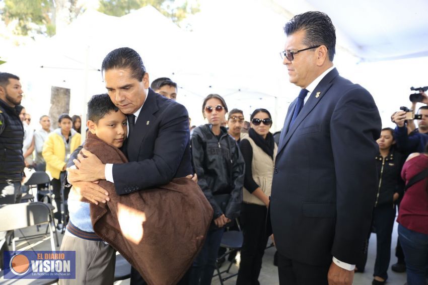 Encabeza Gobernador homenaje póstumo a Policías que perdieron la vida en su labor