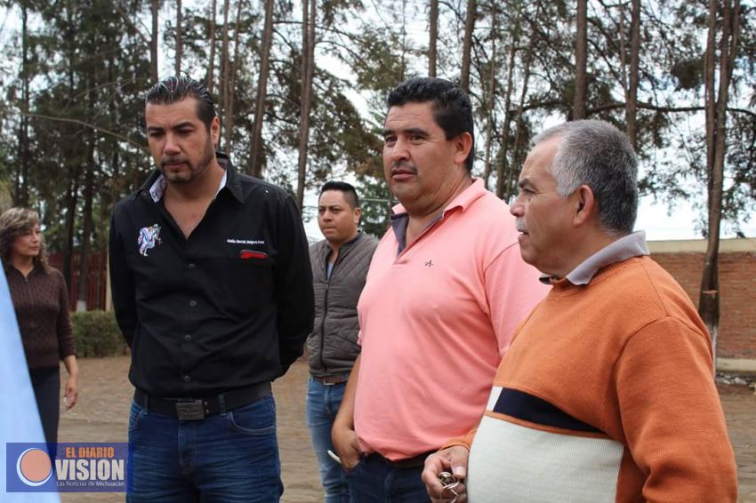 Ayuntamiento de Erongarícuaro gestiona mejoramiento de aulas ante IIFEEM