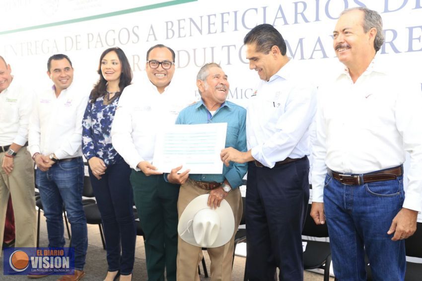 Incrementarán apoyos para adultos mayores en Michoacán, compromete Gobernador