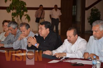 Presidentes Municipales solicitan apoyo del Congreso para entregar recepción