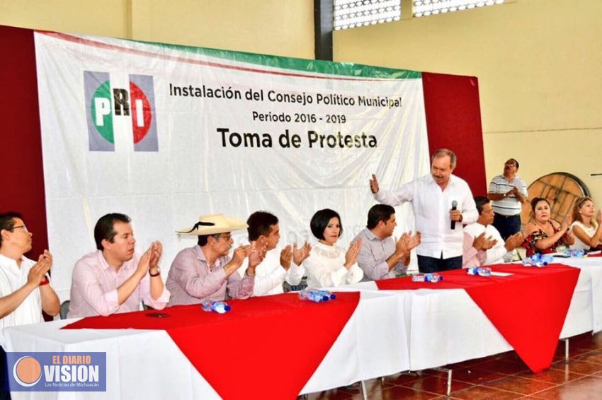 Tomaron protesta los nuevos consejeros políticos municipales de Uruapan y Apatzingán
