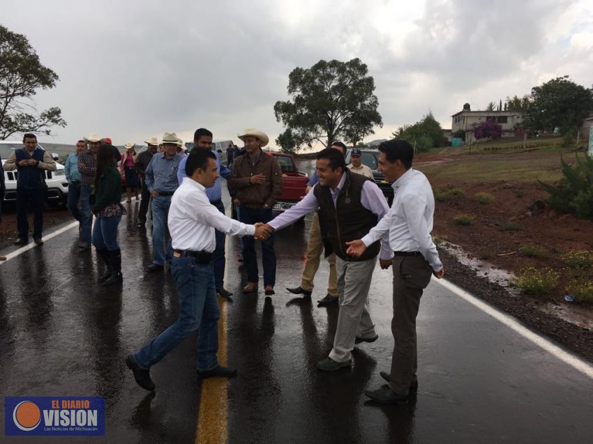 Inaugura obras Fidel en Zona Monarca