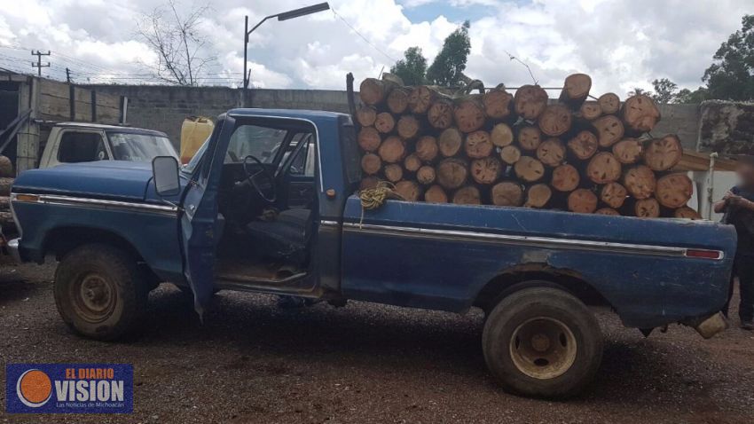 Asegura SSP camioneta con madera en Nahuatzen