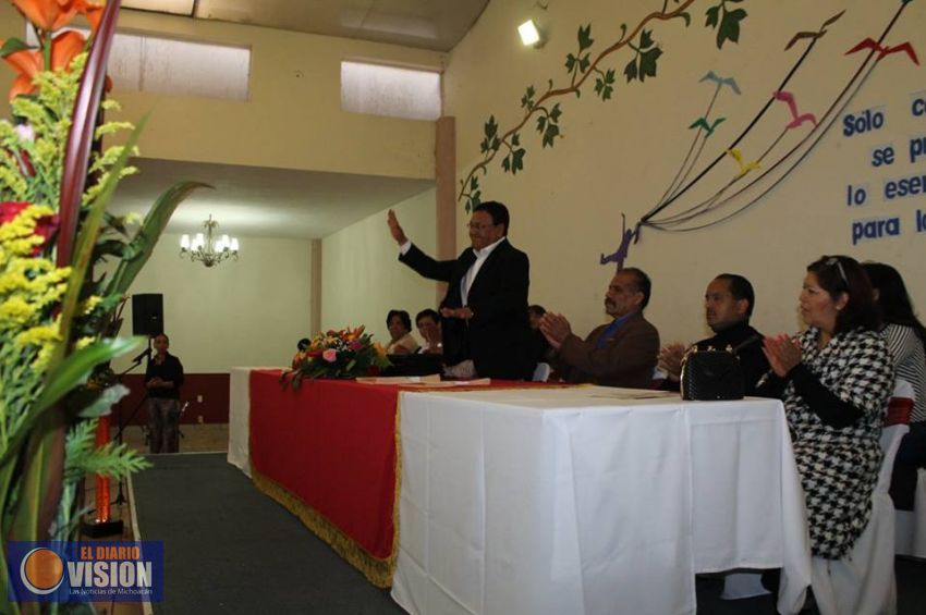 Realizan graduación de plantel escolar en Paracho
