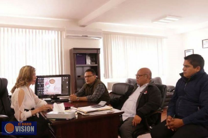 Gestiona Gilberto Zarco apoyos de vivienda para Huetamo ante el IVEM