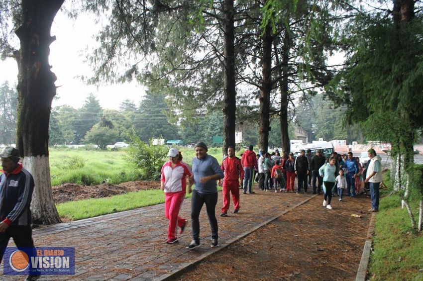 DIF Paracho realiza la primer camina al cerra Pelón 