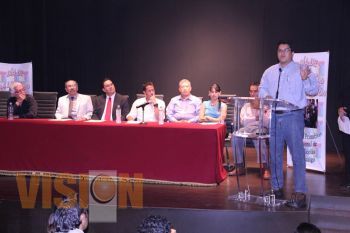 Legisladores reconocen labor de comunicadores