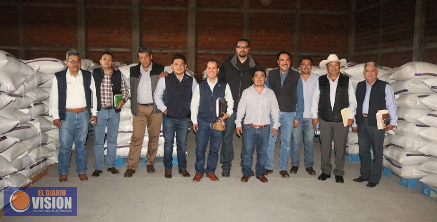 Pactan convenios y acuerdos con productores de lenteja de Coeneo