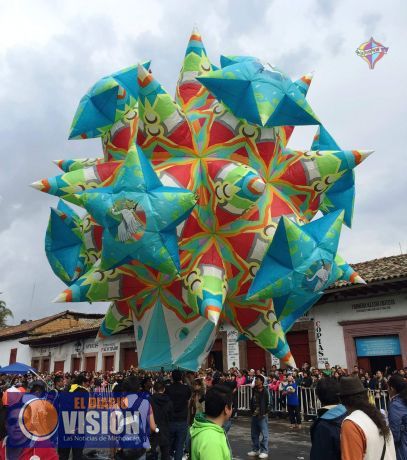 Toda una fiesta de colores el Cantoya Fest 2017 en Pátzcuaro
